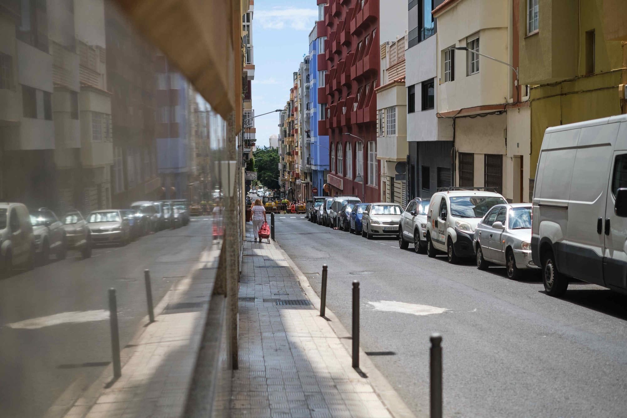 Vecinos calle Serrano, en Santa Cruz de Tenerife, contra el paso de las guaguas