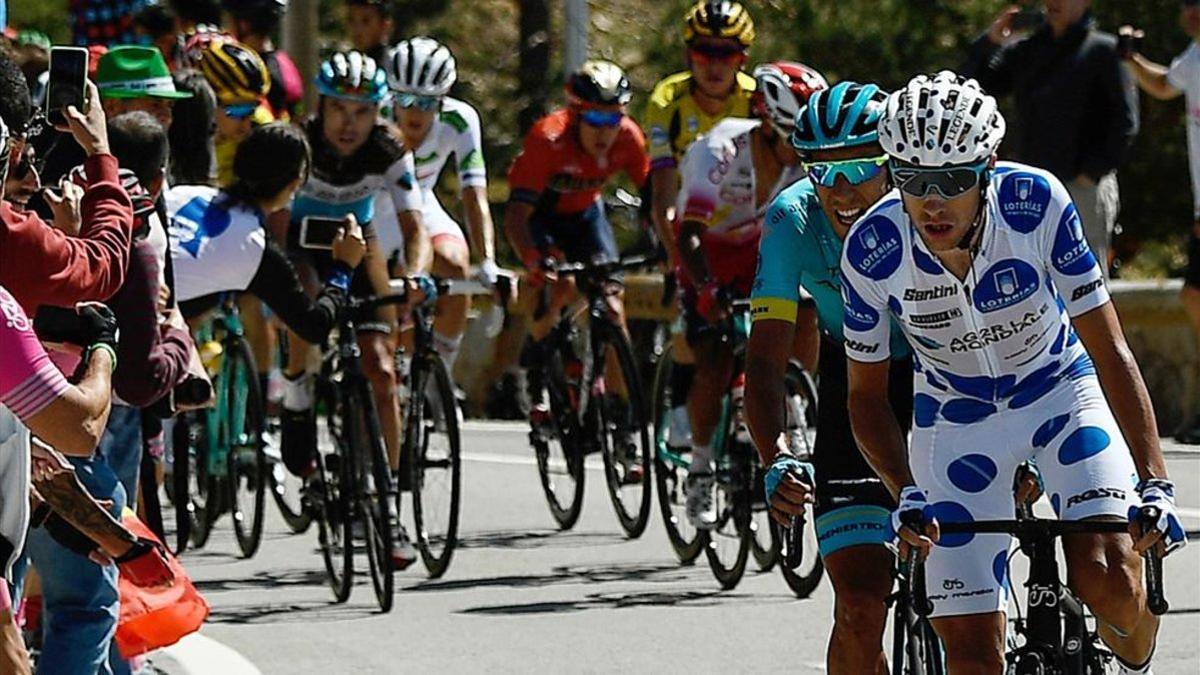 Bouchard, con el jersey de la montaña, en la ascensión a Navacerrada