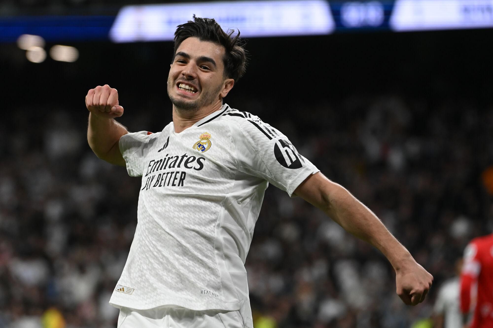 MADRID, 22/12/2024.- El centrocampista del Real Madrid Brahim Díaz celebra tras anotar el 4-1 para su equipo durante el partido de LaLiga entre el Real Madrid y el Sevilla, este domingo en el estadio Santiago Bernabéu. EFE/ Fernando Villar