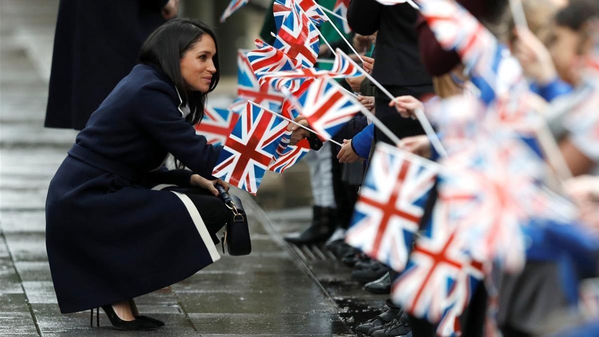 lmmarco42441962 meghan markle meets local school children during a walkabout180308130436