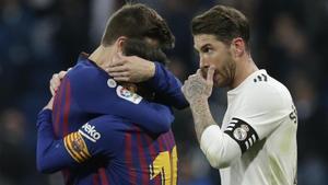 rpaniagua47201799 real madrid s sergio ramos  right  walks past barcelona play190303001723