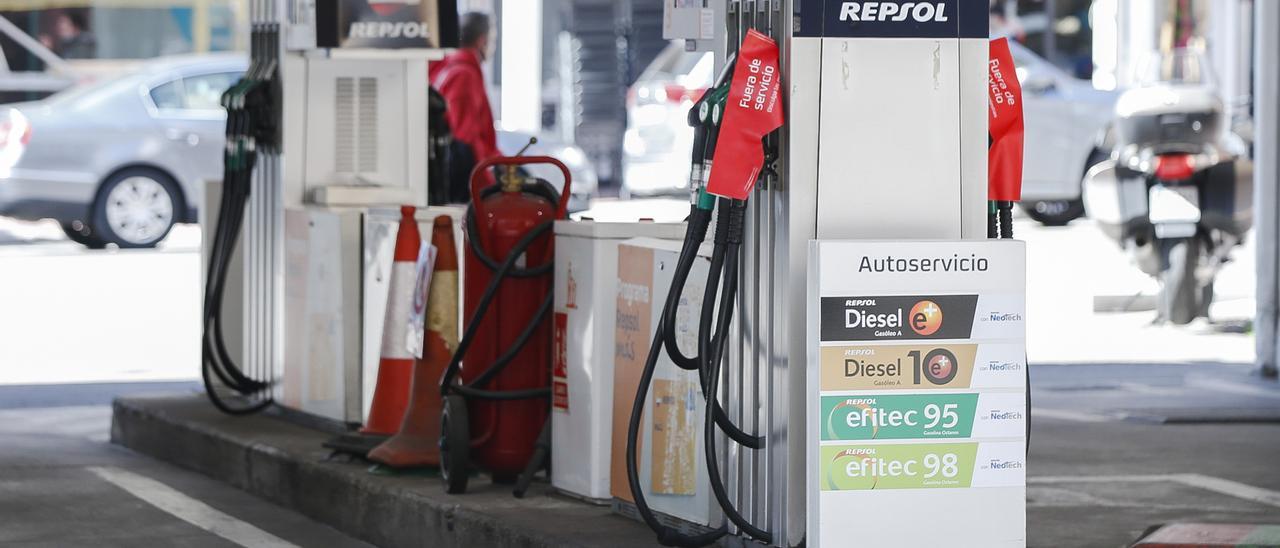 La gasolina y el gasóleo vuelven a batir récords pese a la caída del petróleo