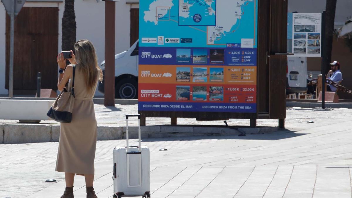 Temperaturas veraniegas y playas llenas en Ibiza