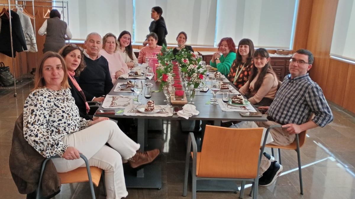 Club de lectura del profesorado en uan reunión de marzo de 2026 para hablar de "Solo quería bailar", de Greta García.