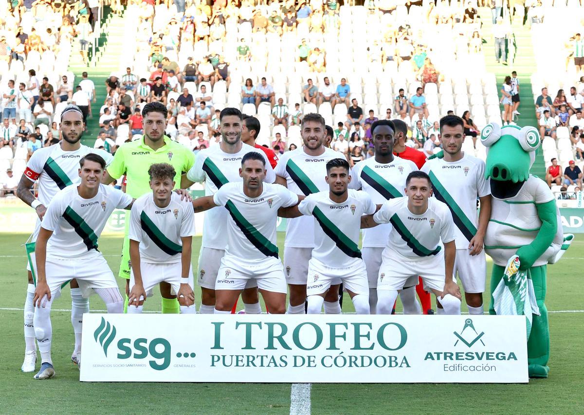 Once del Córdoba CF ante el Cádiz en el Trofeo Puertas de Córdoba.