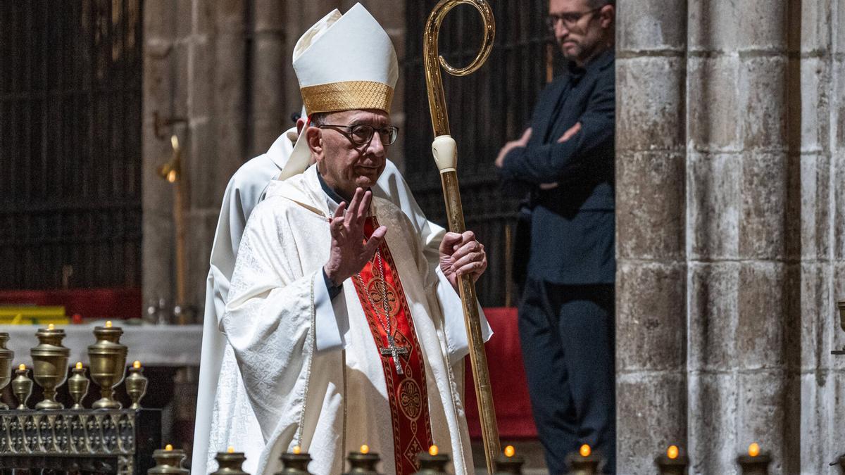 Misa ofrecida en la Catedral de Barcelona tras la muerte del papa Francisco por el 'papable' español, según ChatGPT.
