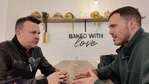 José Elías y Éric Ponce conversando en el pódcast Búscate la vida.