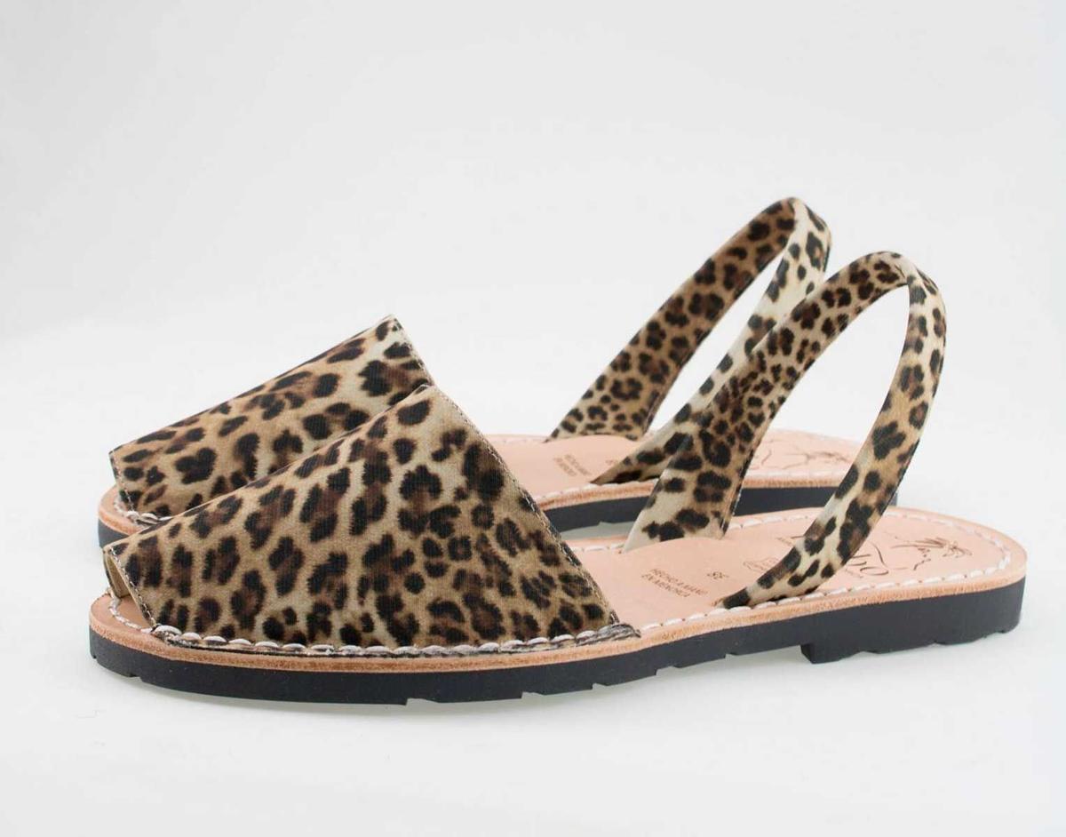 Modelo animal print, de Mibo