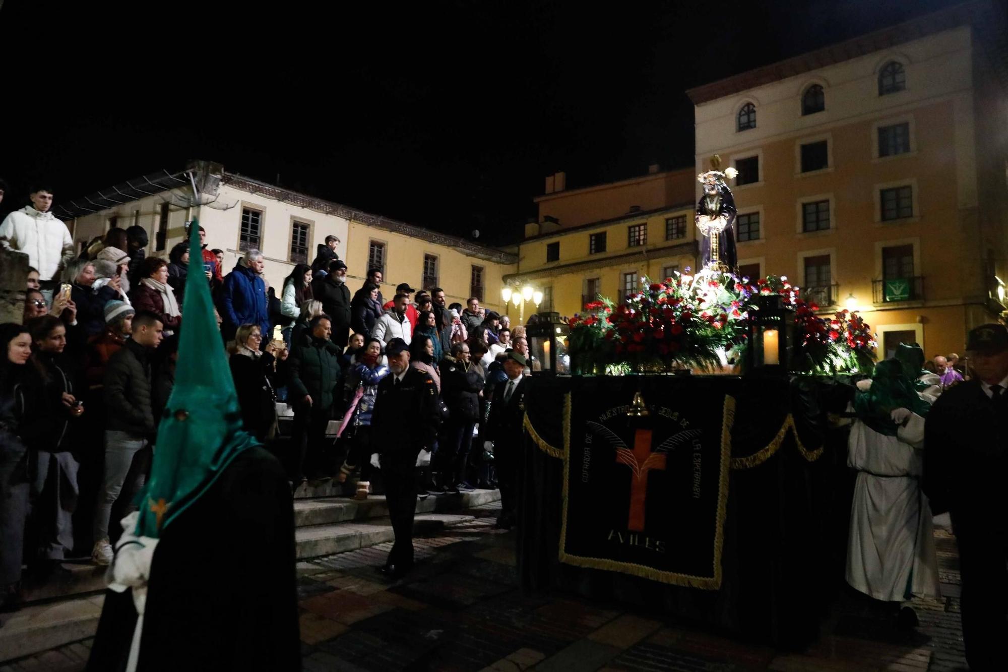 EN IMÁGENES: Avilés se llena en honor a Jesús de Medinacelli: así ha sido la procesión del Lunes Santo