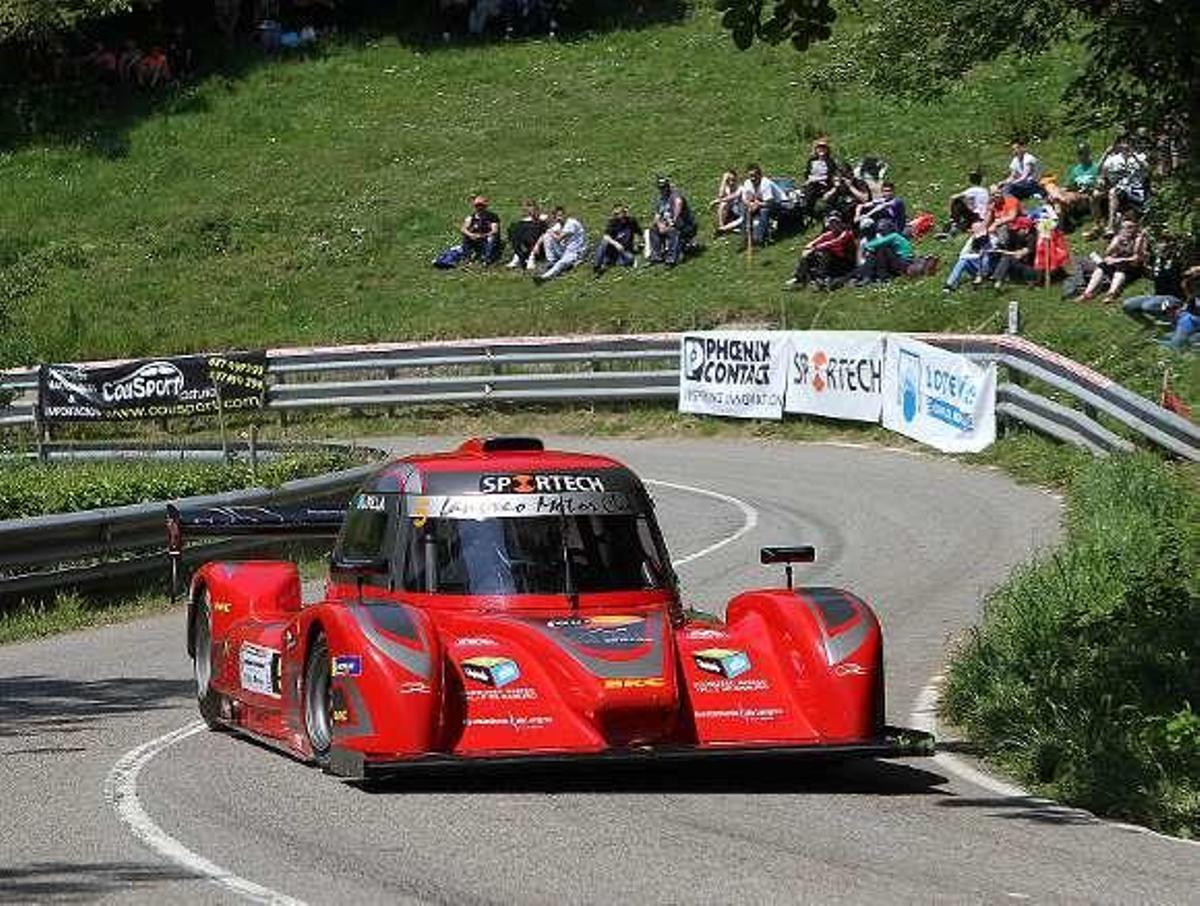 A la izquierda, Javier Villa, en su BRC B53. A la derecha, José Fombona, en su Lamborghini Huracán.