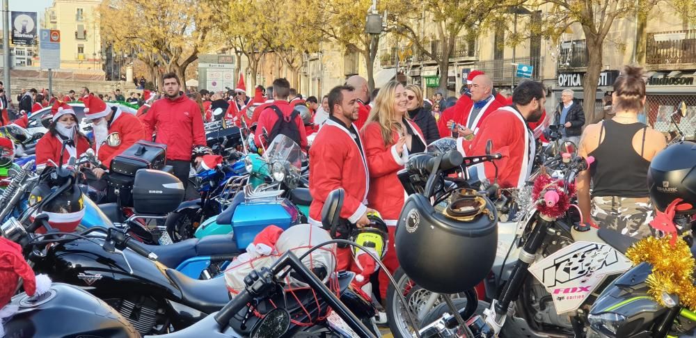 La ''papanoelada motera'' reuneix més de 700 motos a Girona
