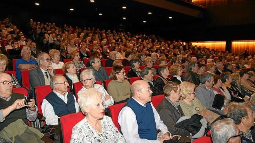 La platea del teatre Kursaal es va omplir en el reconeixement a la gent gran
