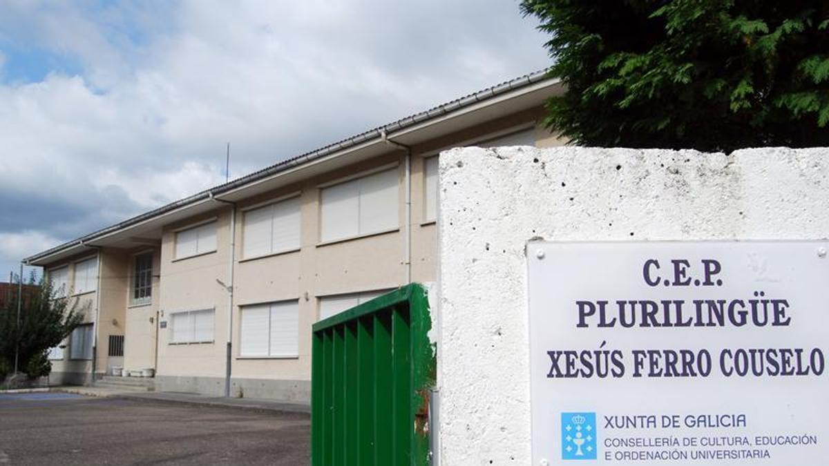 Exterior del colegio Ferro Couselo de Valga