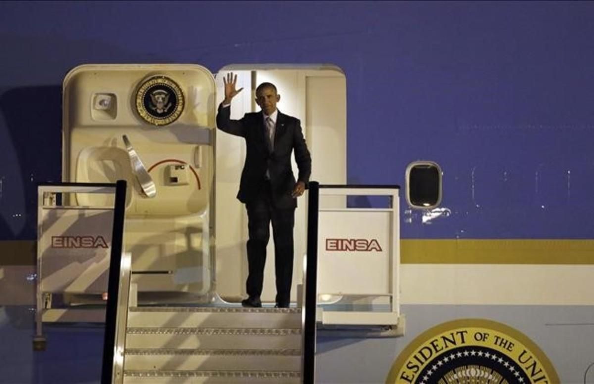 El presidente de Estados Unidos Barack Obama a su llegada la base aérea de Torrejón  Madrid