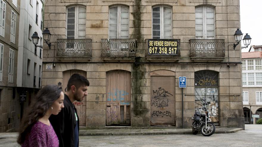 Casi noventa ayuntamientos gallegos tienen vacías más de la mitad de sus viviendas