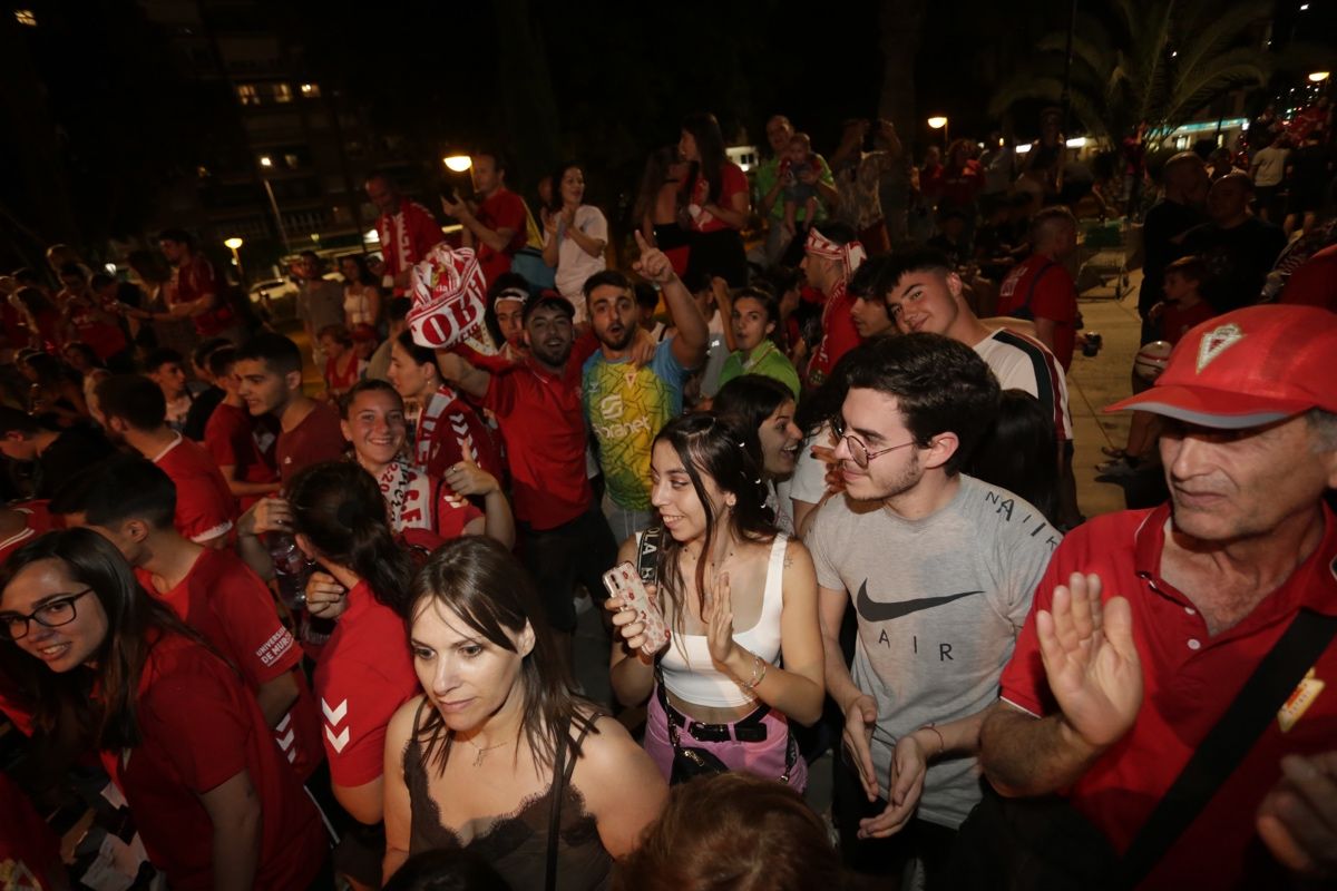 La Circular se llena para celebrar el ascenso del Real Murcia