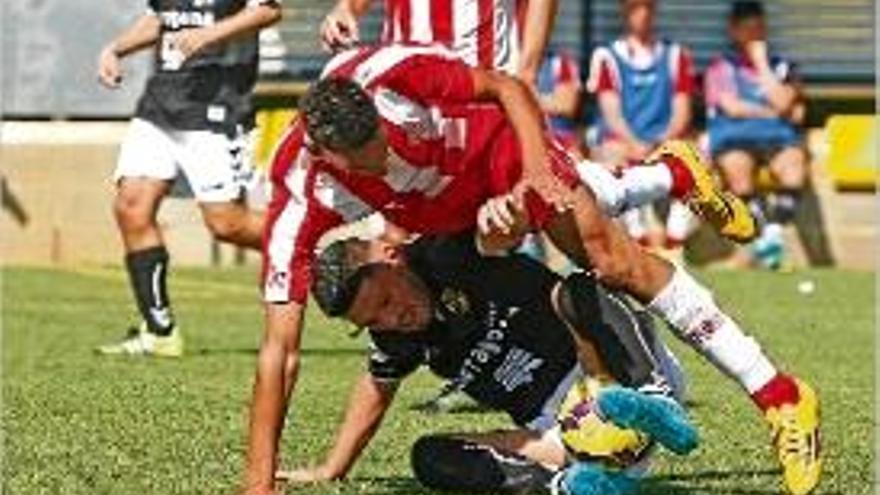 El partit entre Girona i Nàstic va estar molt igualat.