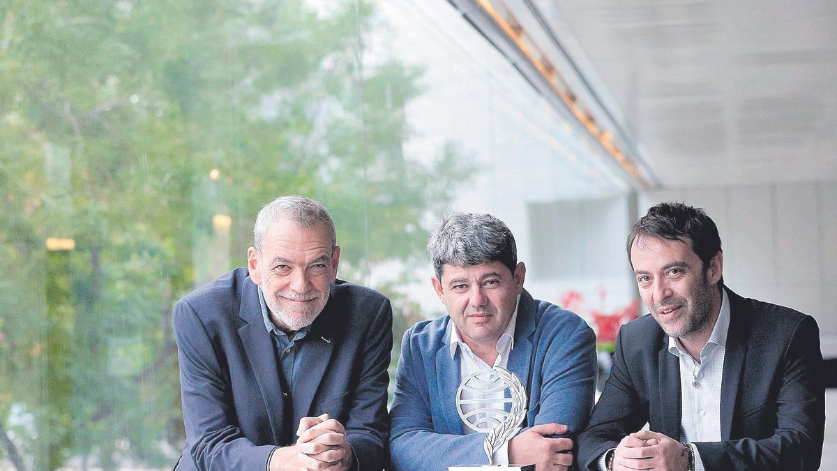 Los guionistas Antonio Mercero, Jorge Díaz y Agustín Martínez firman sus obras como Carmen Mola.