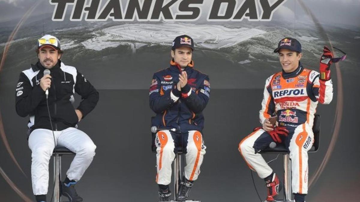 Fernando Alonso, Dani Pedrosa y Marc Márquez, en un acto publicitario.