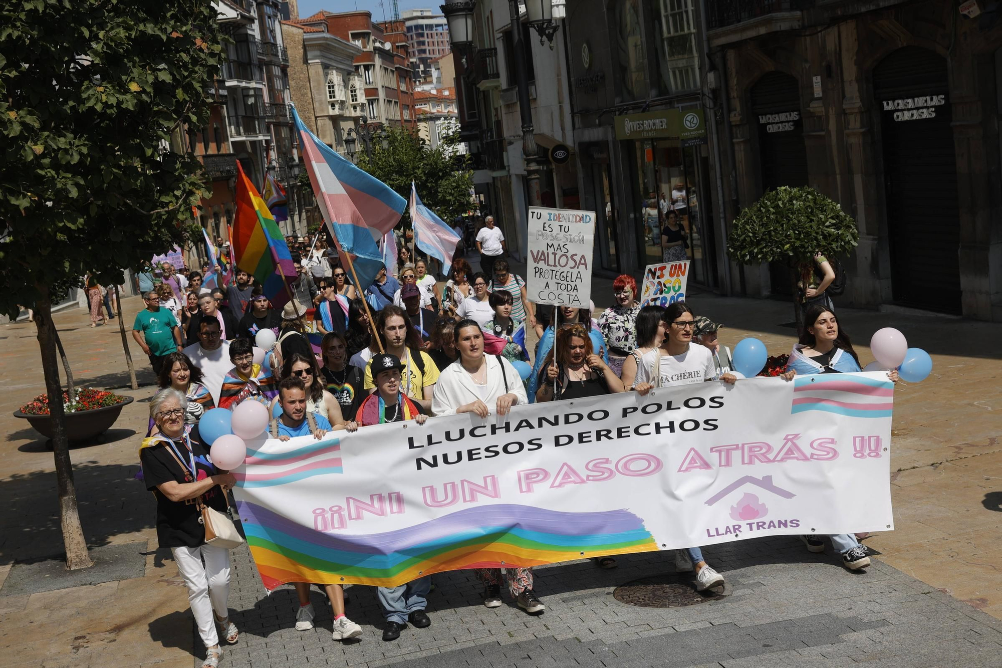 EN IMÁGENES: la Marcha del Orgullo LGTB por Avilés
