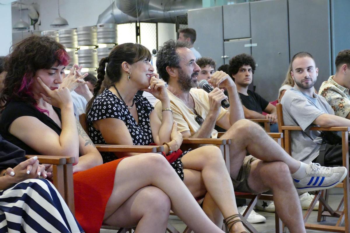 EN IMATGES | El Festival Acústica presenta el cartell de la seva vint-i-tresena edició a l'Antiga Fàbrica Estrella Damm