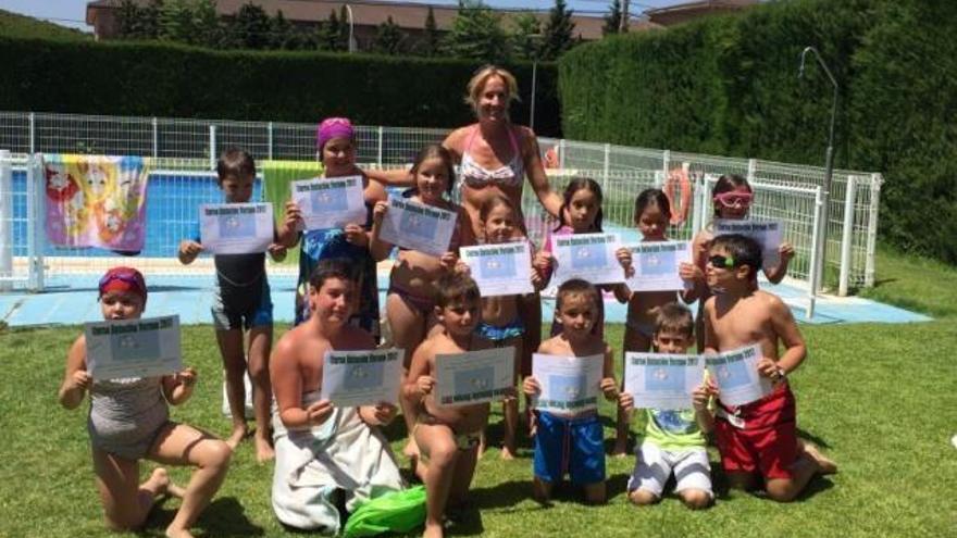 Masiva participación en el curso de natación