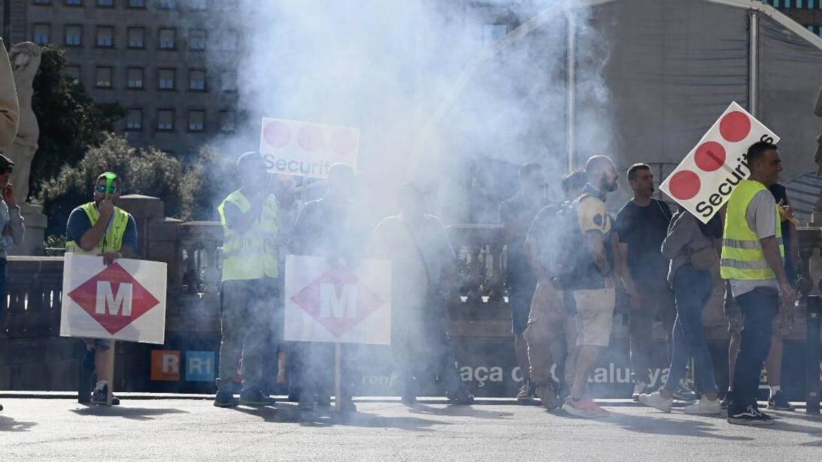 Los trabajadores de seguridad del metro de Barcelona protestan para mejorar sus condiciones laborales