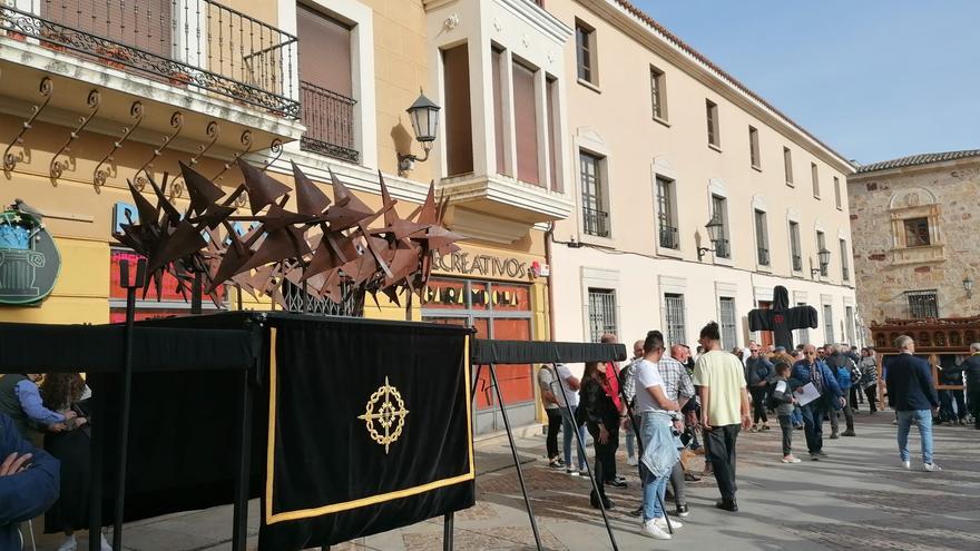 VÍDEO | La Tercera Caída traslada las mesas de algunos de sus pasos para el Lunes Santo