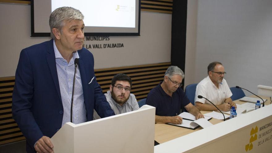 El presidente de la Mancomunitat, Vicent Gomar, no logró la reelección ayer y sigue en funciones.