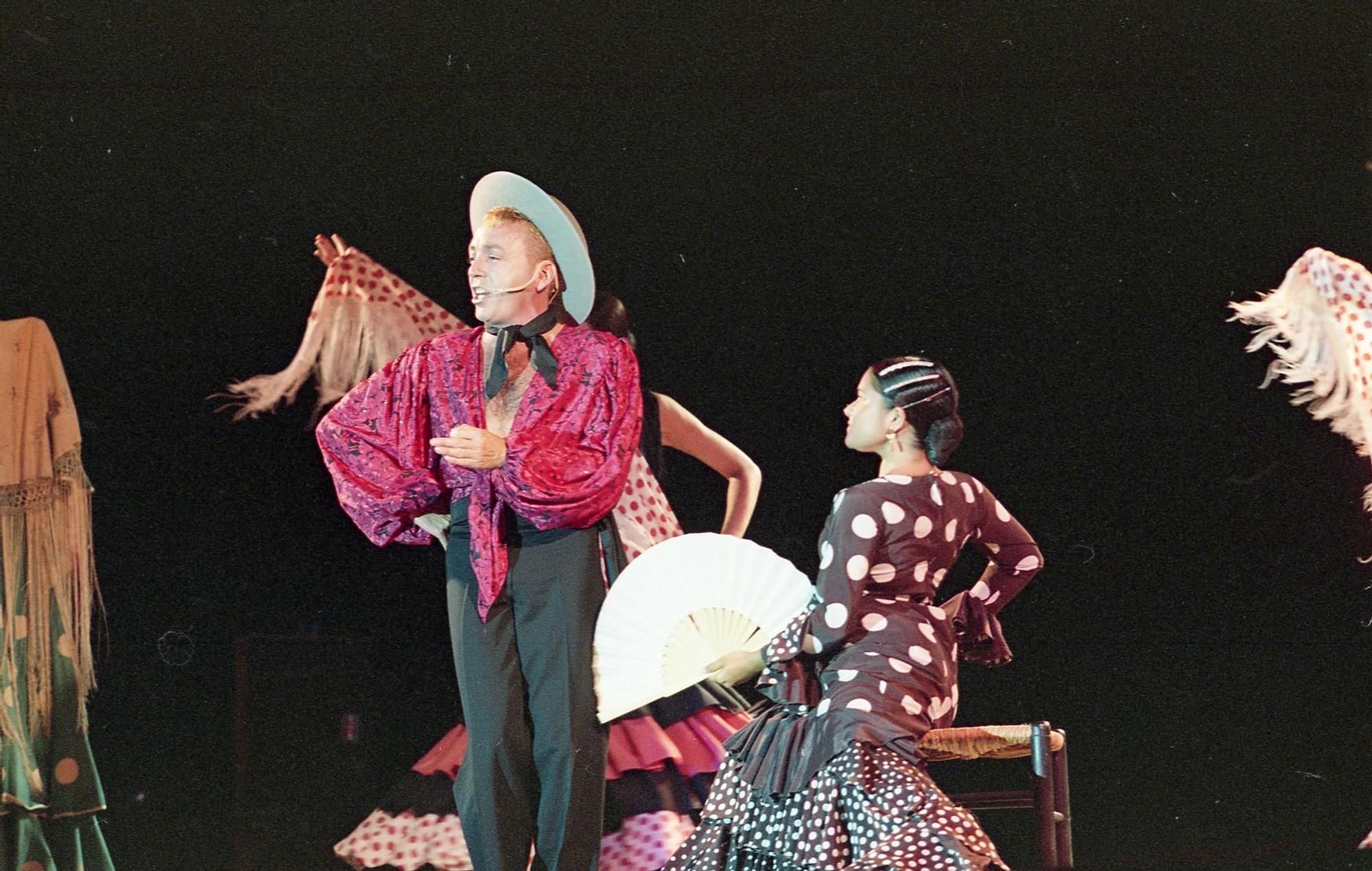 Así fue el homenaje a Miguel de Molina escenificado en la Fira de Xàtiva de 2022