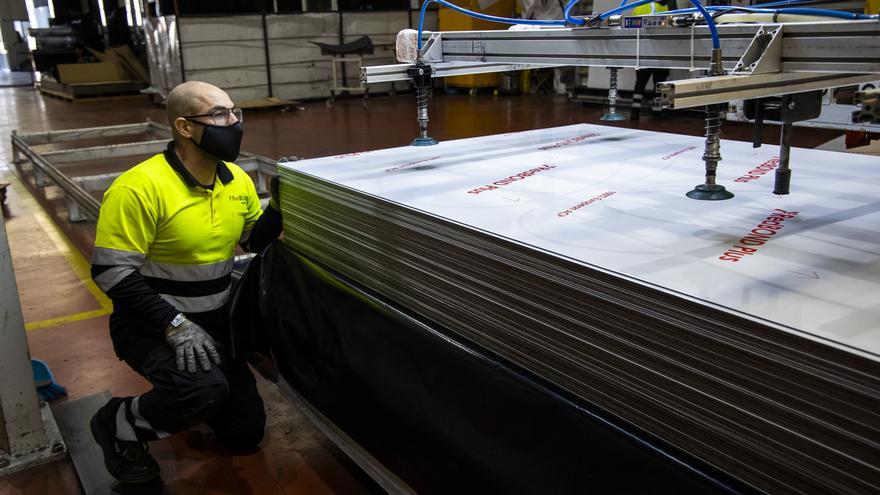 Paneles de aluminio que acaban con las bacterias