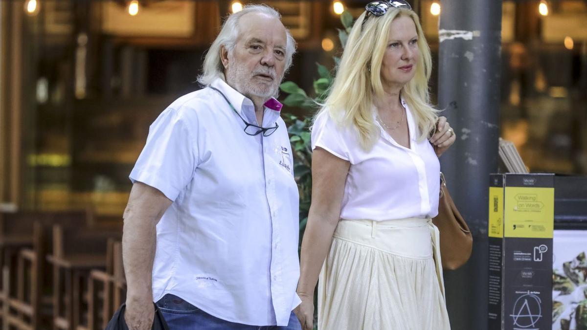 El empresario Bartolomé Cursach y su pareja, a su llegada a una de las sesiones del juicio en julio pasado.