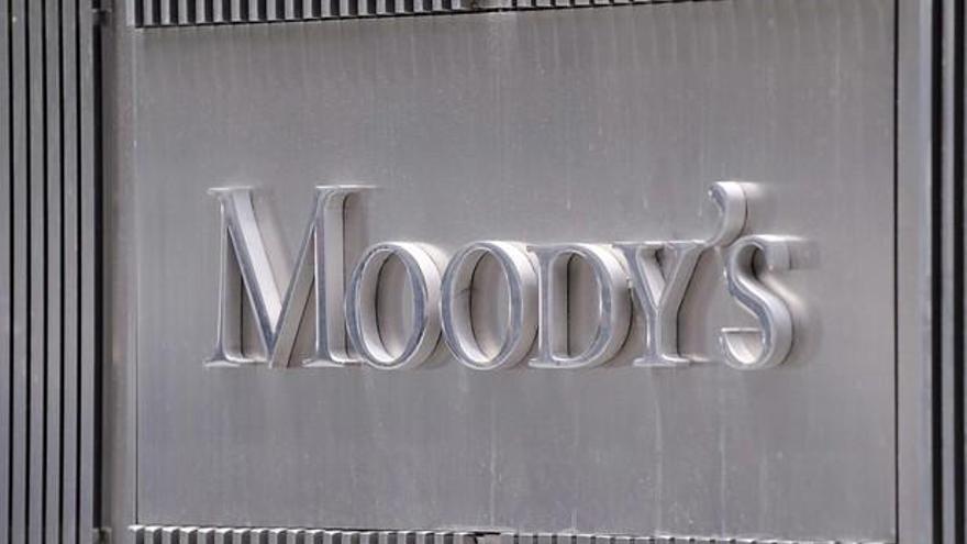 Moody&#039;s rebaja a estable la perspectiva de España por el freno reformista