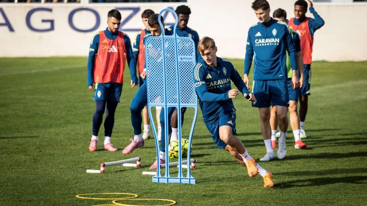 Dani Gómez, en un entrenamiento con el Real Zaragoza.