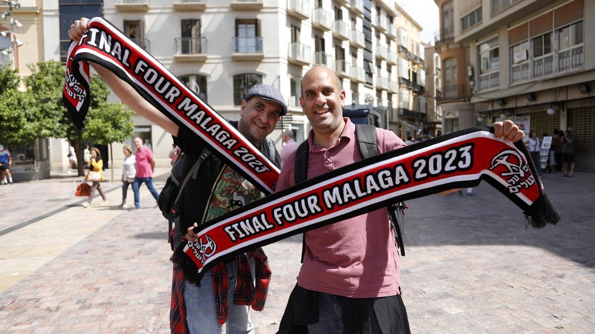 La aficiones ponen color al Centro de Málaga antes del inicio de la Final Four de la BCL