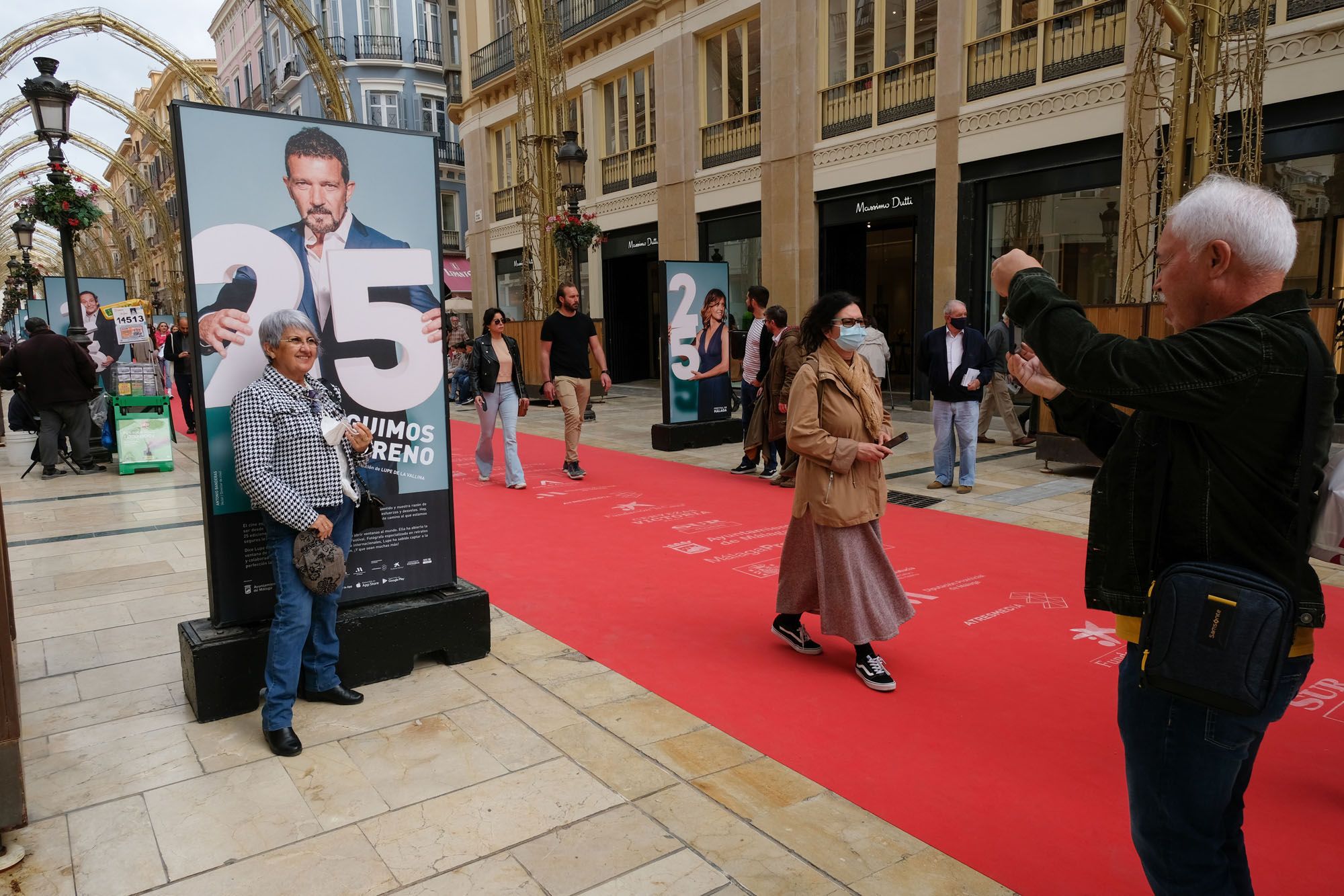 La exposición oficial del Festival de Málaga ya luce en la calle Larios