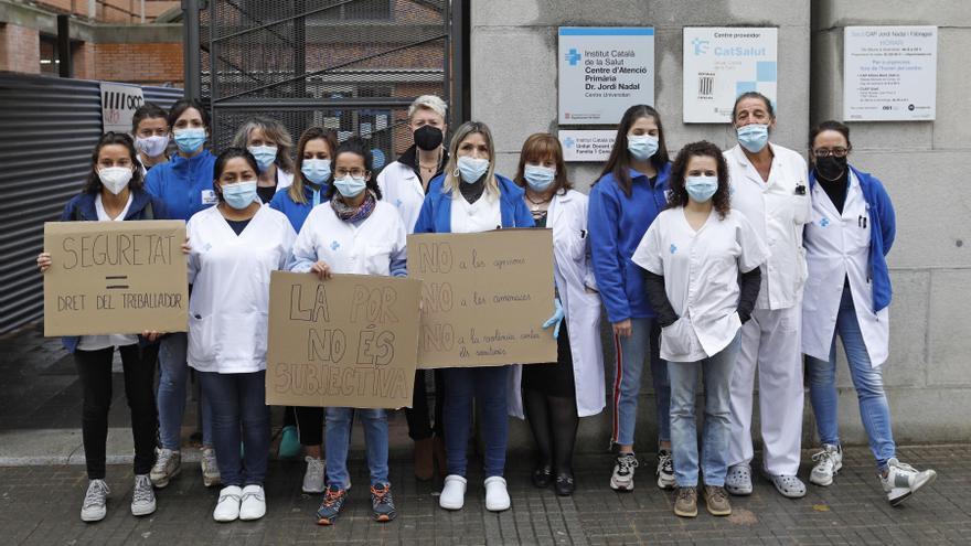 Treballadors dels CAPs de Salt protesten contra la inseguretat que viuen