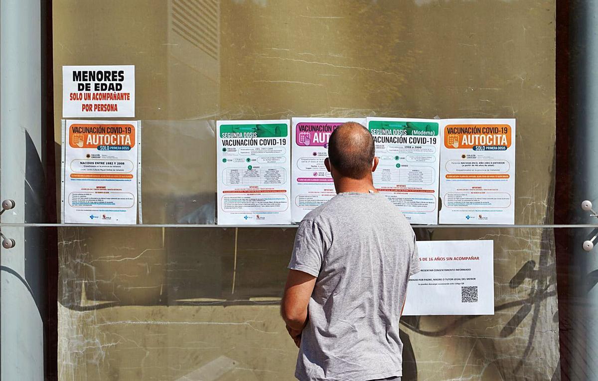 Vacunación en el centro Miguel Delibes de Valladolid. | Ical