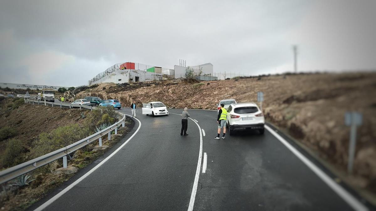 El accidente ocurrió junto a la antigua Cartonera Canaria, un punto conflictivo con lluvia