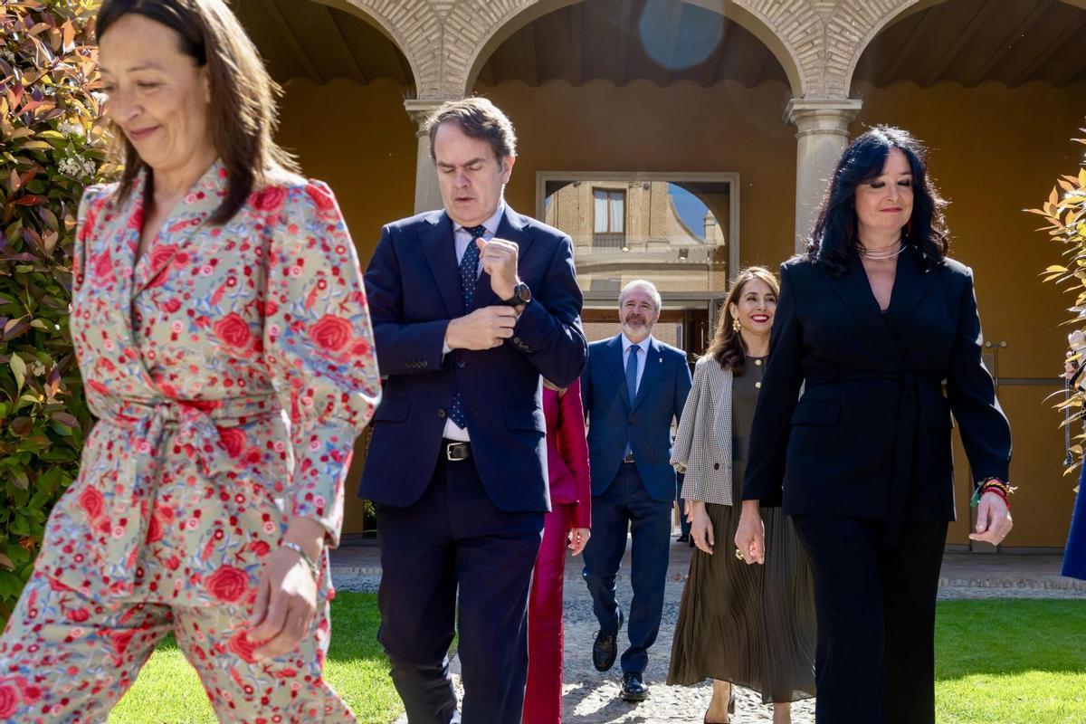 El Gobierno de Aragón en funciones, junto a la alcaldesa de Huesca, Lorena Orduna, en la celebración del Día de Aragón en la capital del Alto Aragón.