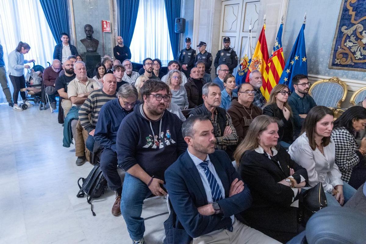 Entre el público asistente al pleno había varios representantes políticos autonómicos