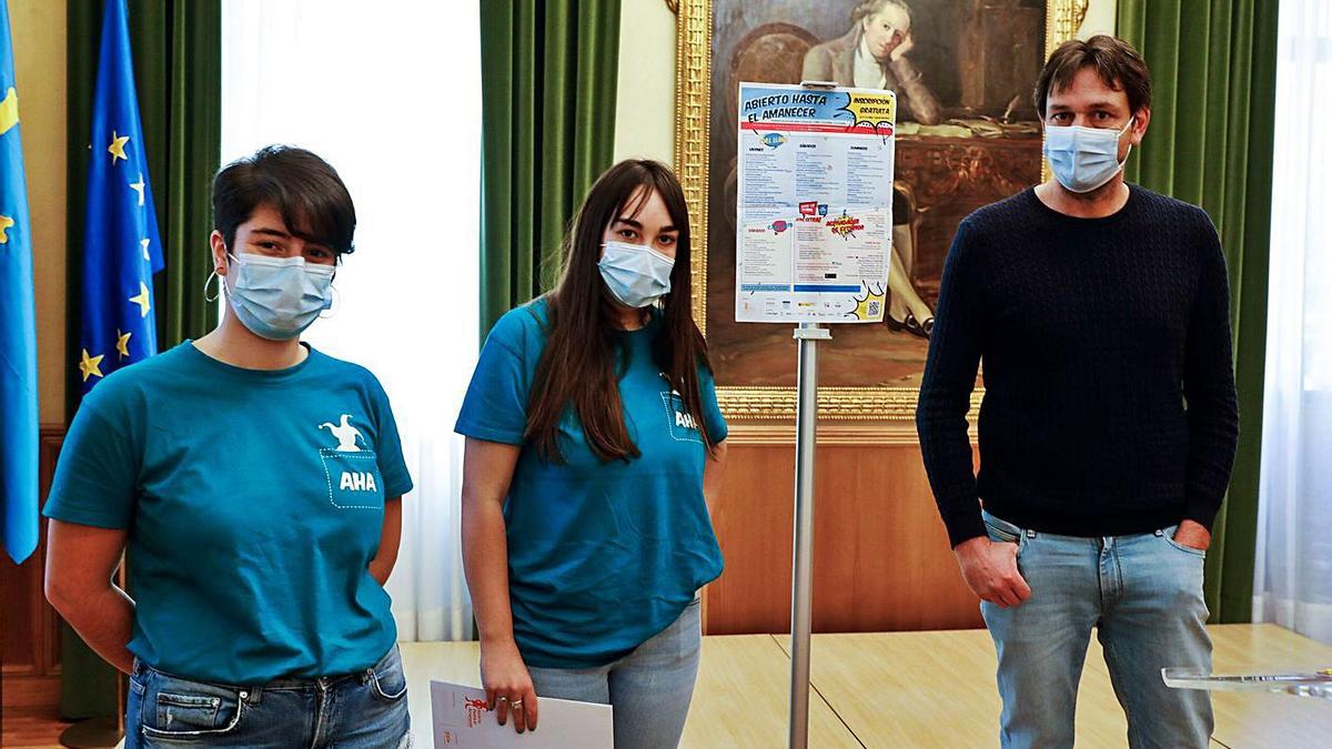 Sofía Moreno, Alba de Miguel y el concejal Alberto Ferrao, ayer, durante la presentación del evento. | Juan Plaza