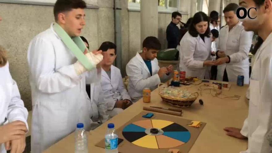 El instituto A Sardiñeira abre las puertas a la ciencia con experimentos y castañas