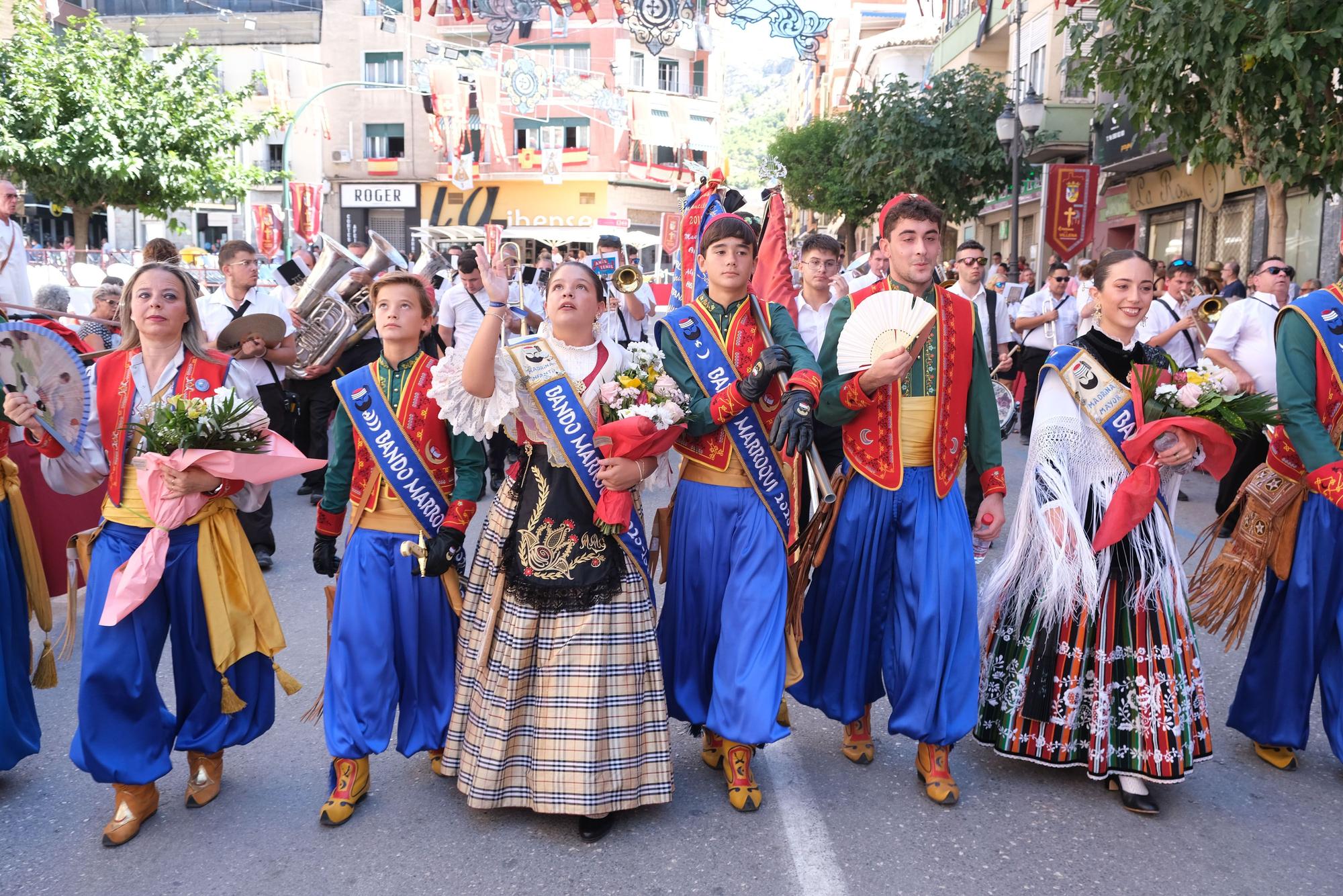 Ofrenda a la patrona de los Moros y Cristianos de Villena