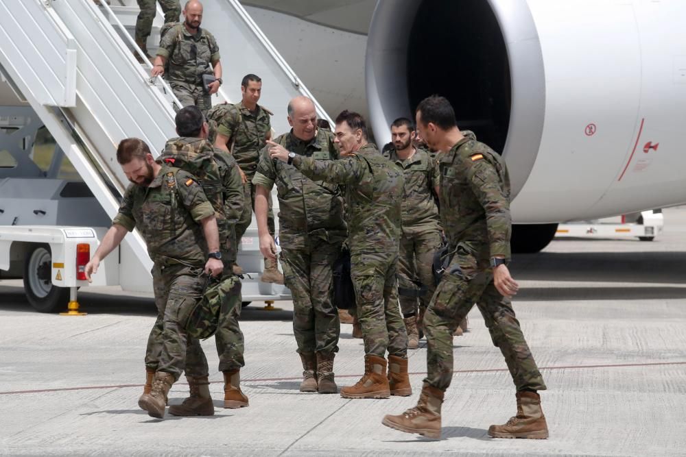 Llegada al aeropuerto de Asturias de los militares procedentes de Polonia