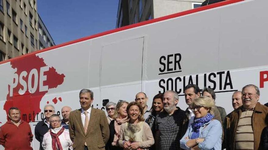 Barcón, ayer, con el número dos de su lista, José Manuel García.