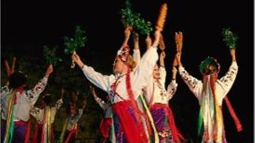Trobada de dansa folklòrica a Banyoles