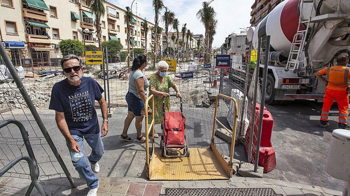 Patas arriba en agosto  | ALEX DOMÍNGUEZ