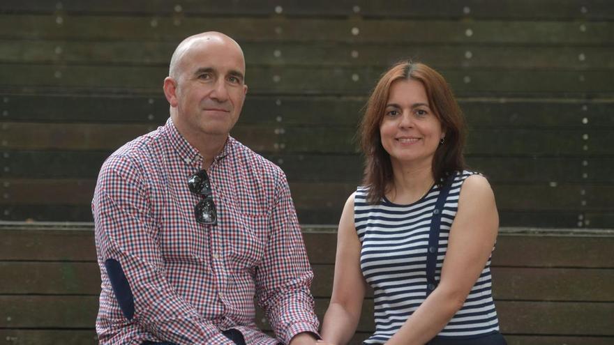María y Luis acogen a un menor de seis años en su casa en A Coruña: "Todos los niños merecen vivir en una familia"