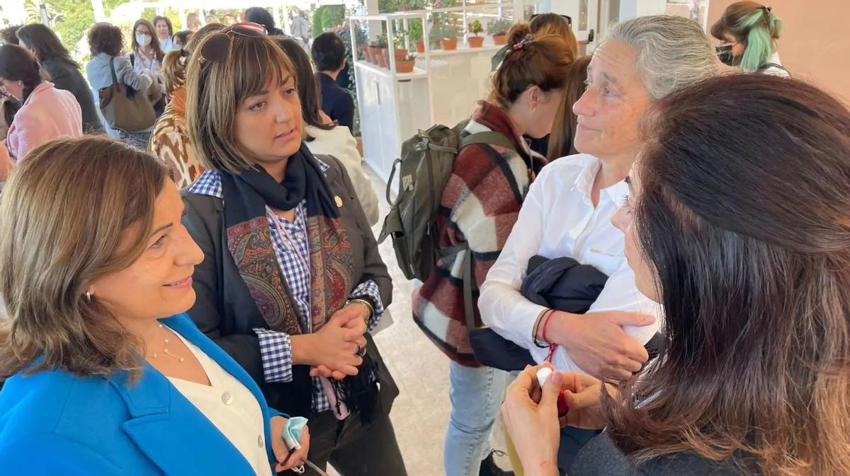 La alcaldesa, Susana Marqués, y la concejala Vanessa Batalla no se perdieron el acto.